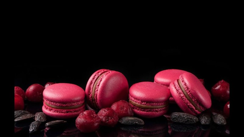 Десерты на темном фоне